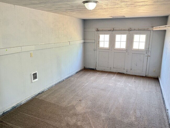 Building Photo - 844 D St
