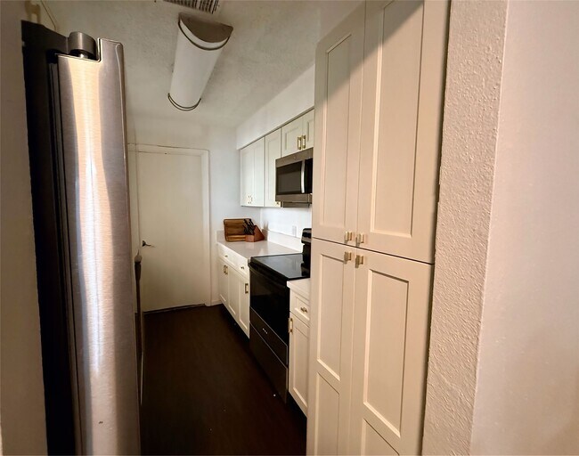 Building Photo - 2277 S Kirkwood Rd