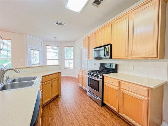 Building Photo - 1009 Hidden View Pl