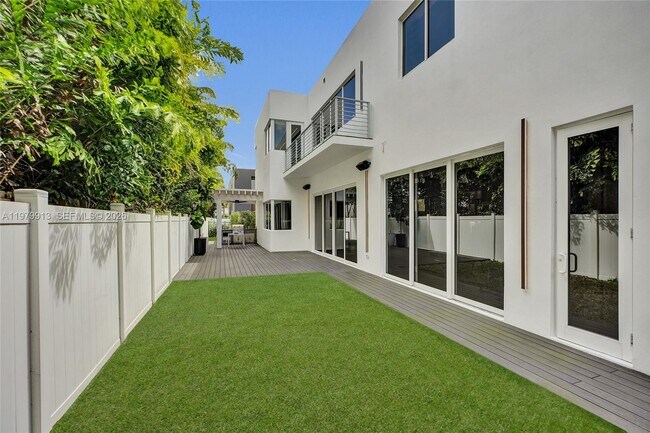 Building Photo - 10223 NW 75th Terrace