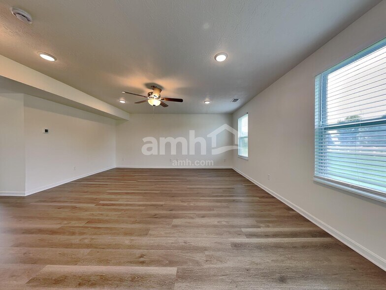 Building Photo - 817 Prescot Cir