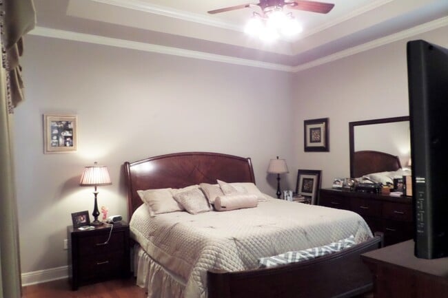 Building Photo - Location and upgrades! 3BR/2BA dbl garage, tons of storage, no carpet!