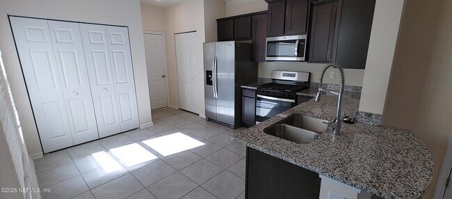 Building Photo - 124 Java Ln