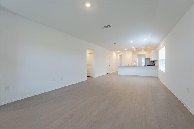 Building Photo - 200 Camargue Dr
