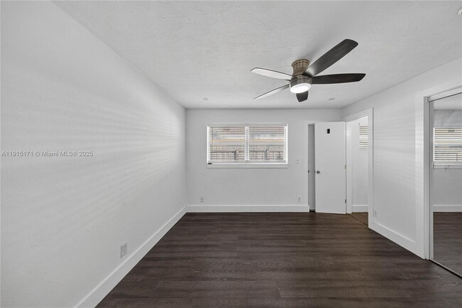 Building Photo - 924 NE 17th Terrace