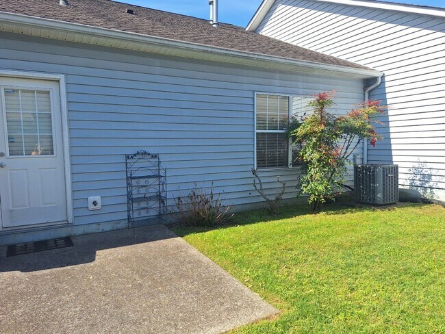 Building Photo - One level living in NorthWest Knoxville