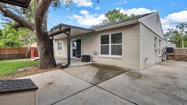 Building Photo - 6813 S Gabrielle St
