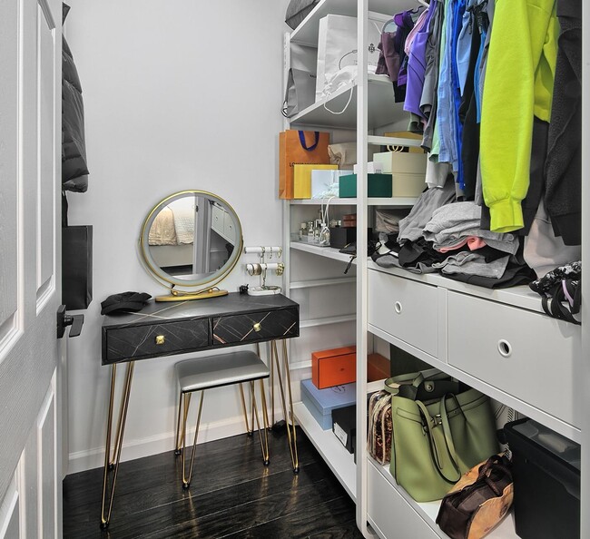 Building Photo - 395 Kingston Ct