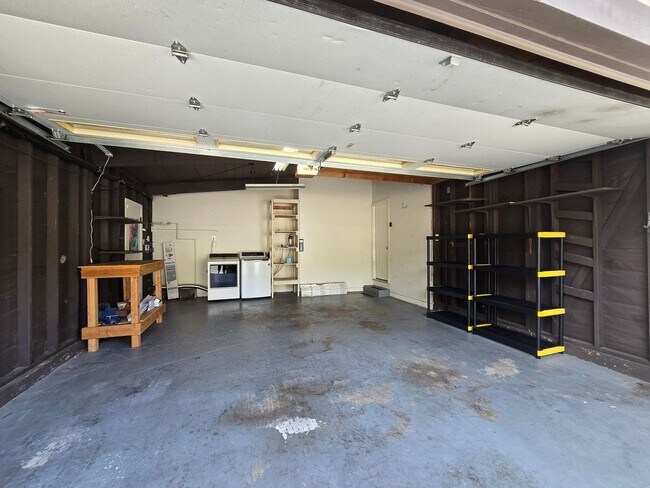 Building Photo - 5539 Baja Dr