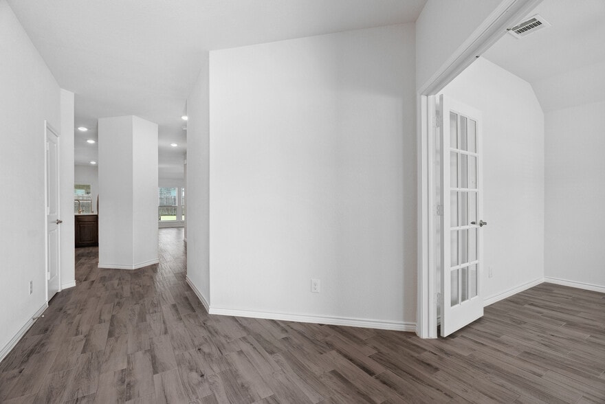 Building Photo - 3057 Maverick Dr