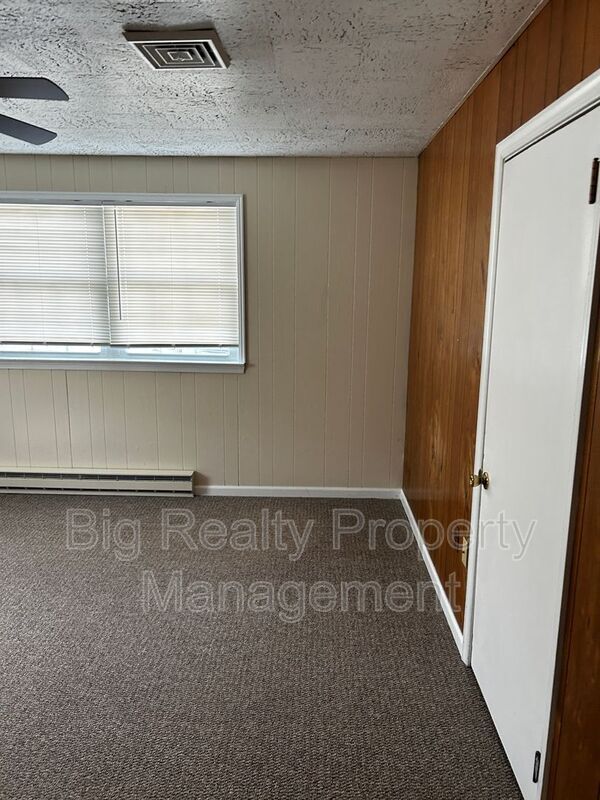 Building Photo - 88 N Main St