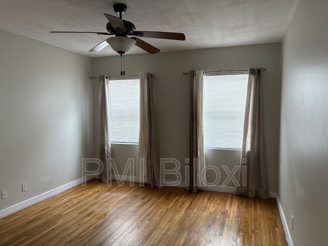 Building Photo - 391 Rodeo Dr