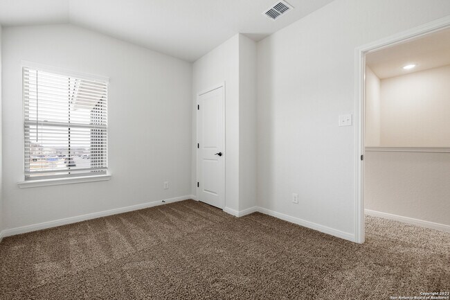 Building Photo - 2307 Lynwood Bnd