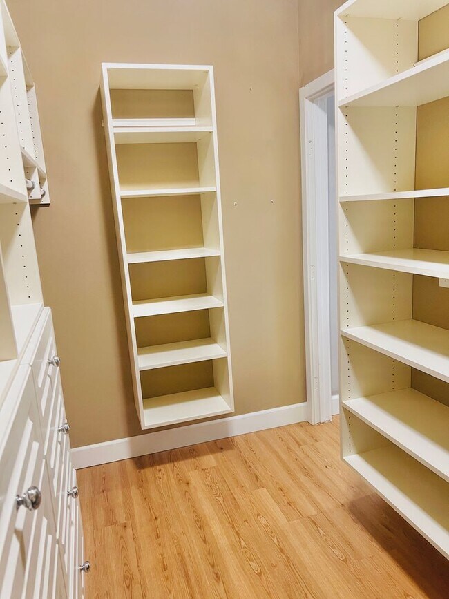 Building Photo - Must See! Beautiful 3bd/ + Bonus Rm/2.5 bath/ Primary Bed on Main/ /Heat Pump/Updated Features