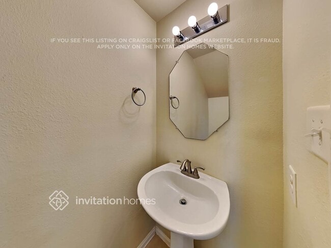 Building Photo - 5902 Deep S Dr