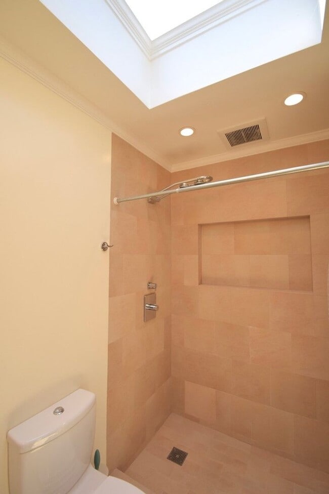 Building Photo - Peaceful and Serene 2 bedroom 2 bath