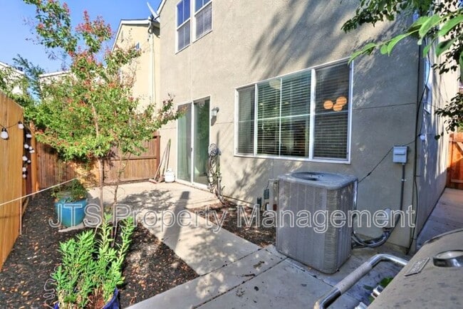 Building Photo - 3428 Trio Ln