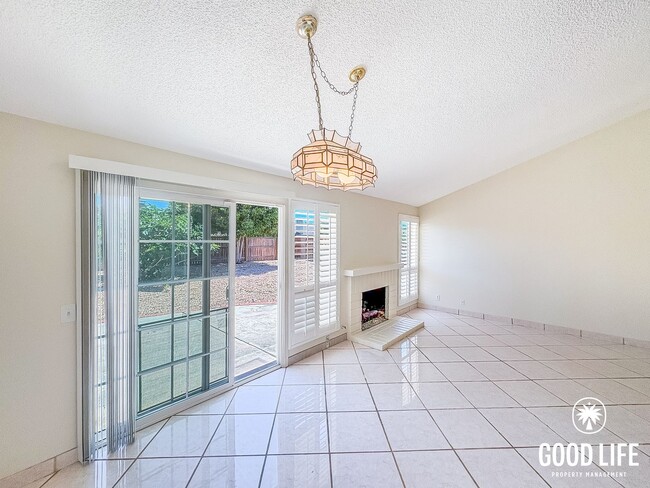 Building Photo - Spacious 3BD/2BA Home in Oceanside with Large Backyard, W/D & Attached 2-Car Garage