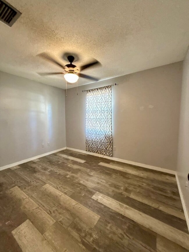 Building Photo - Mandarin Beautiful Corner Property!