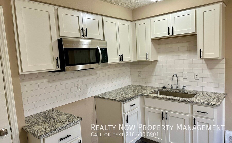 Building Photo - 5329 Vine St