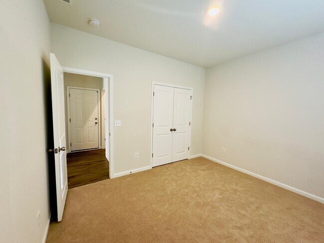 Building Photo - 15115 Moulin Court Dr