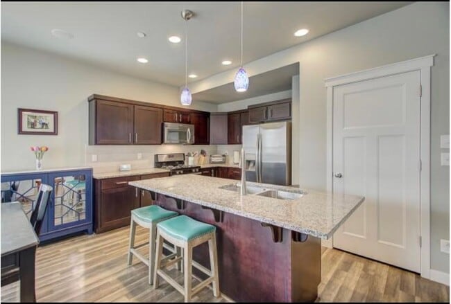 Building Photo - 863 Cecina Ct