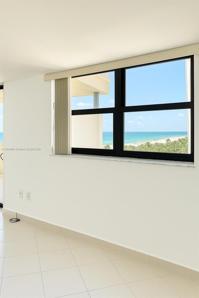 Building Photo - 1623 Collins Ave