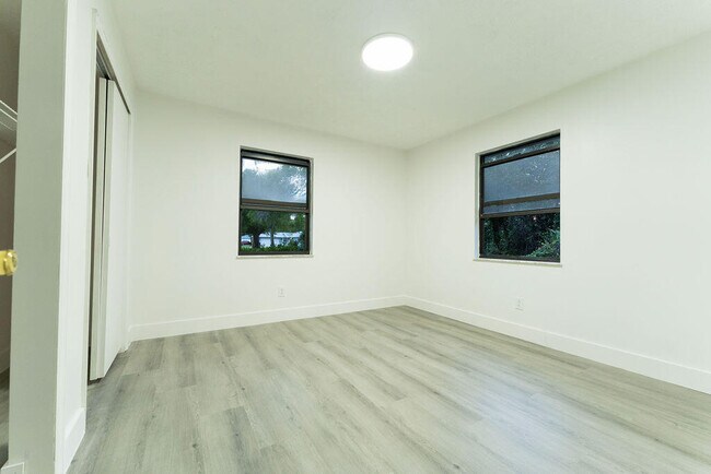 Building Photo - 1181 SW Sarto Ln
