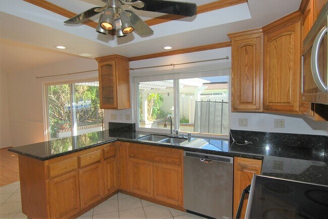 Building Photo - Beautiful 3-Bedroom Home with Pool, Spa & 3-Car Garage in Orange