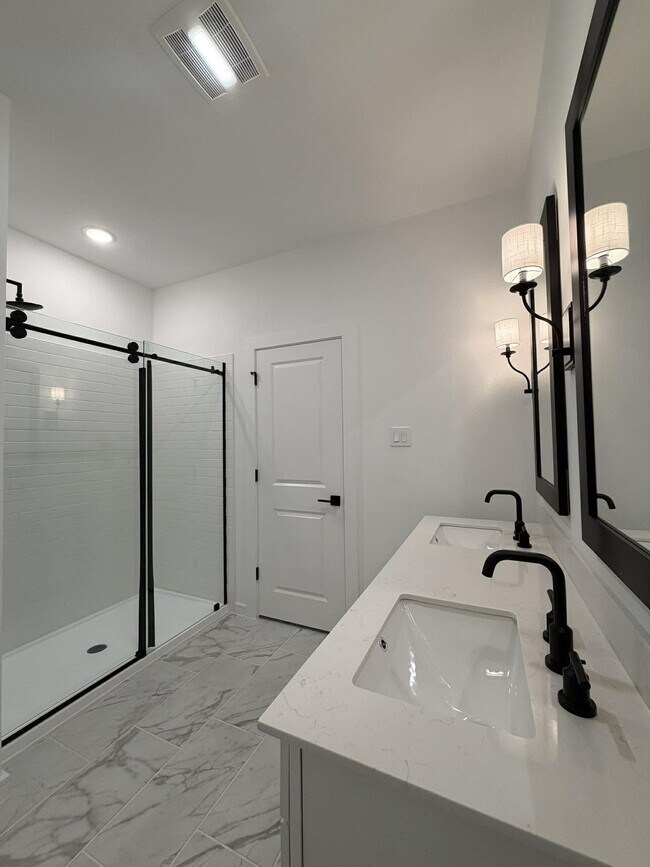 Building Photo - 4819 Legends Bay Dr