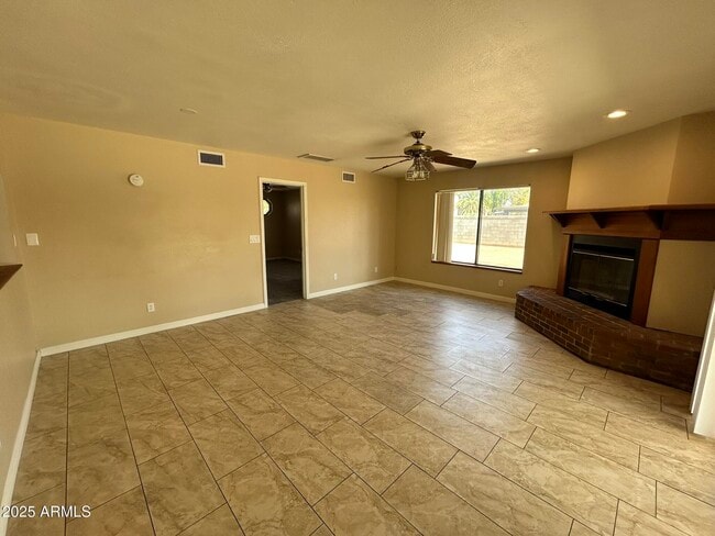 Building Photo - 523 N Los Feliz Dr