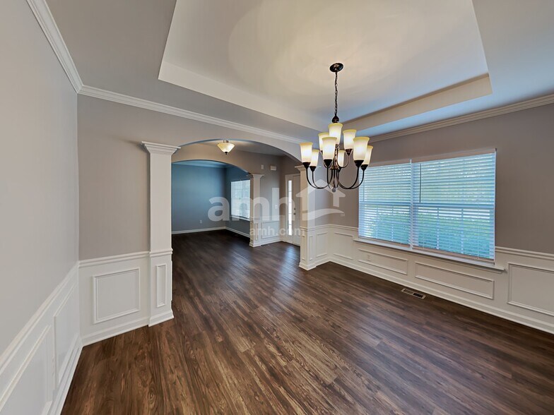 Building Photo - 633 Lincolnwood Ln