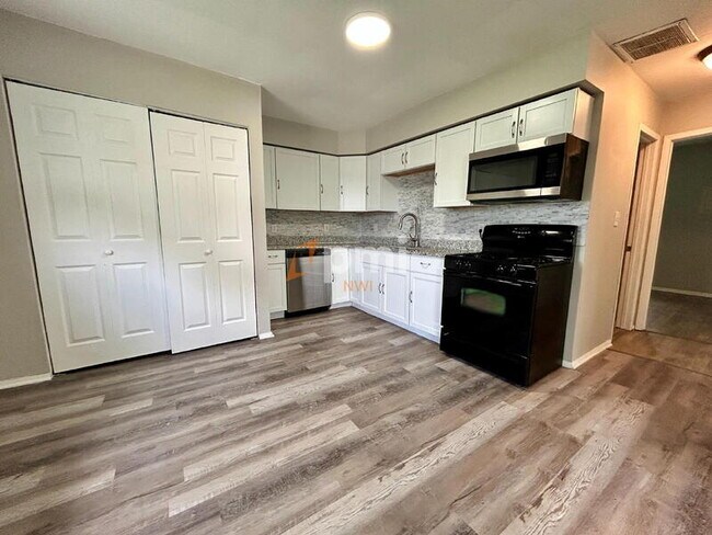 Building Photo - 5331 Aspen Ave