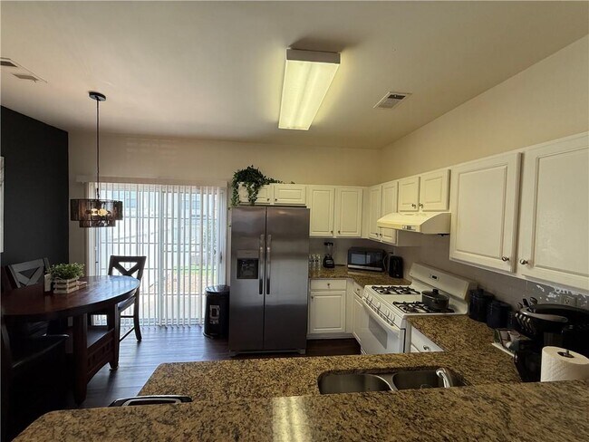 Building Photo - 1524 Cove Creek Cir