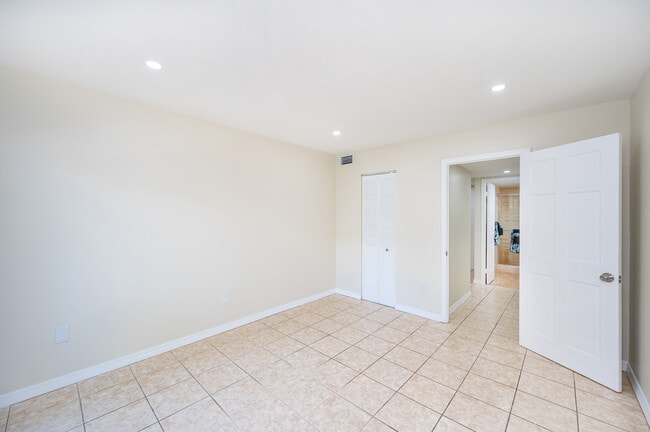 Building Photo - 7705 SW 86th St