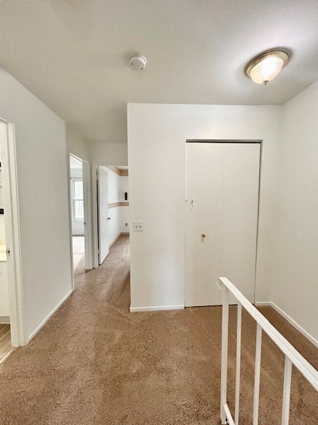 Building Photo - 9 Long Green Ct