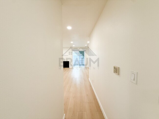 Building Photo - 14257 Friar St