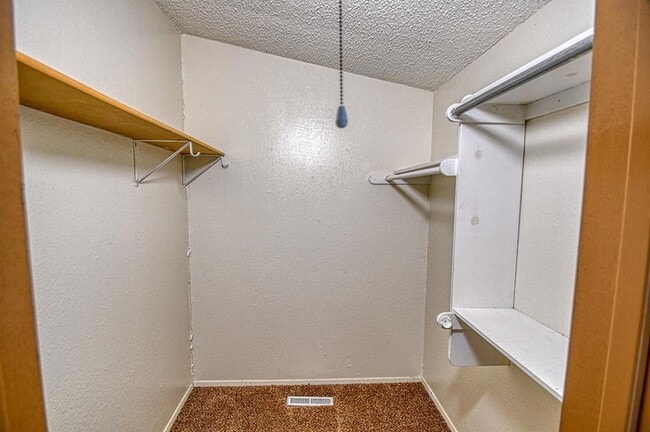 Building Photo - 2264 Donna Dr