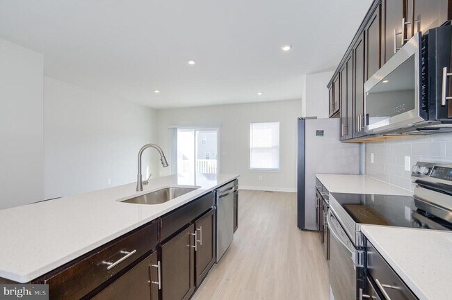 Building Photo - 14 Trotting Rd