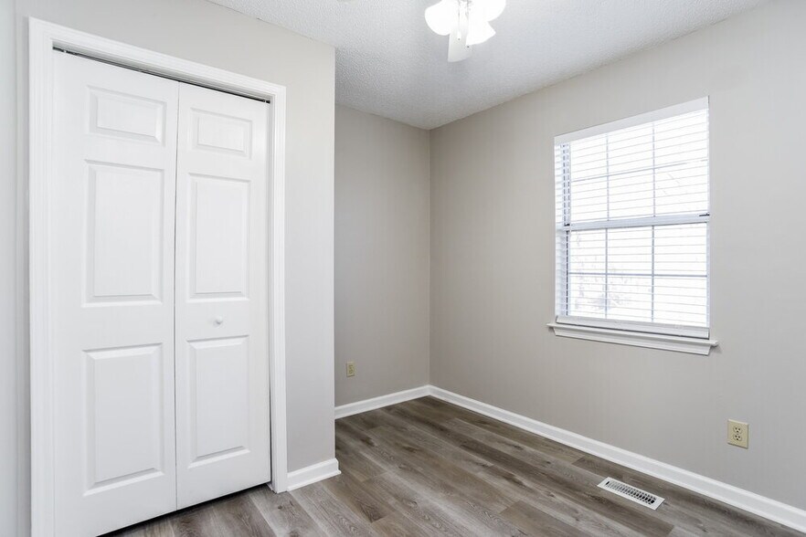 Building Photo - 5003 Jade Ct