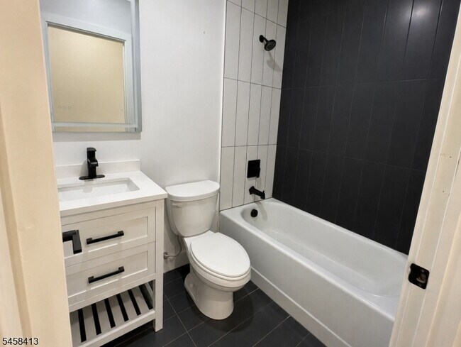 Building Photo - 10 Bruen Ave