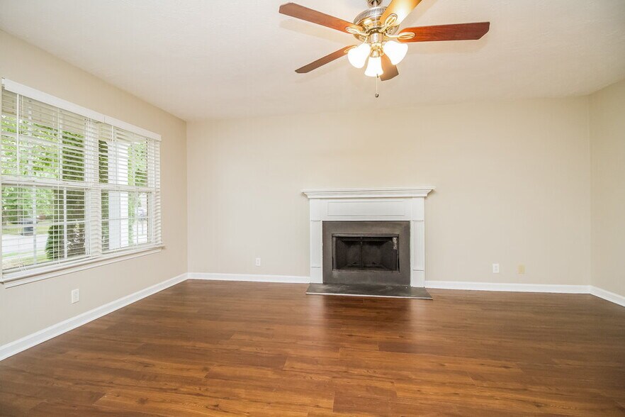 Building Photo - 850 Maricopa Dr