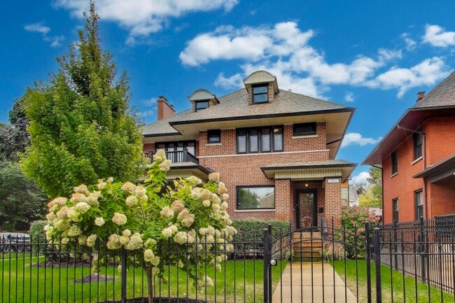 Building Photo - 1601 W Touhy Ave