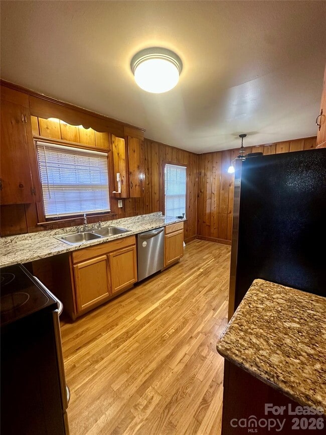 Building Photo - 4520 Holbrook Dr