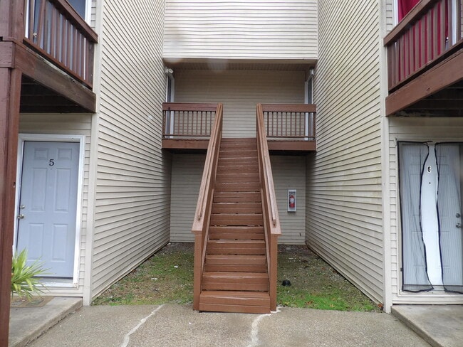 Building Photo - 35 Ashwood Ct