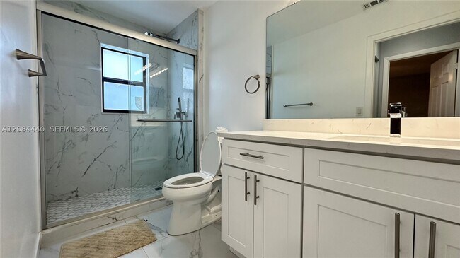 Building Photo - 566 SW 20th Ct
