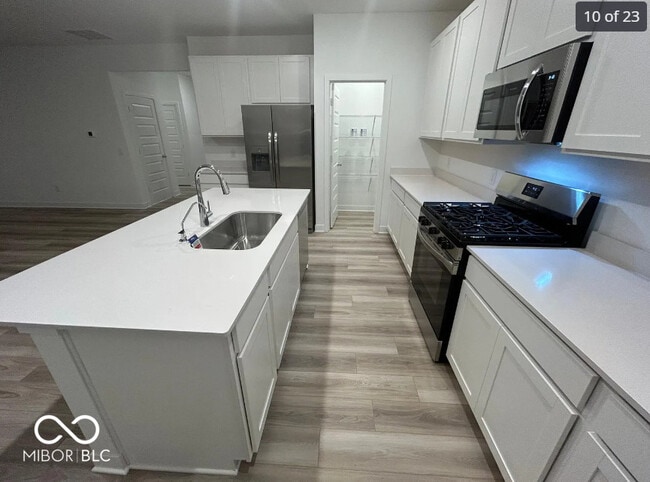 Building Photo - 729 Felix Dr