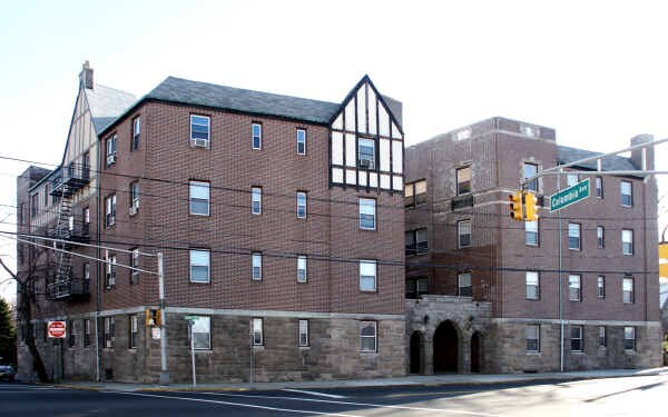 Building Photo - Hudson Crest