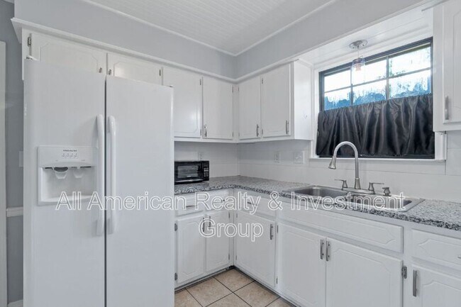 Building Photo - 502 Krest Dr