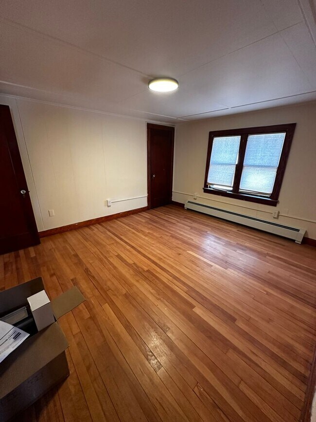 Building Photo - 44 Drew St